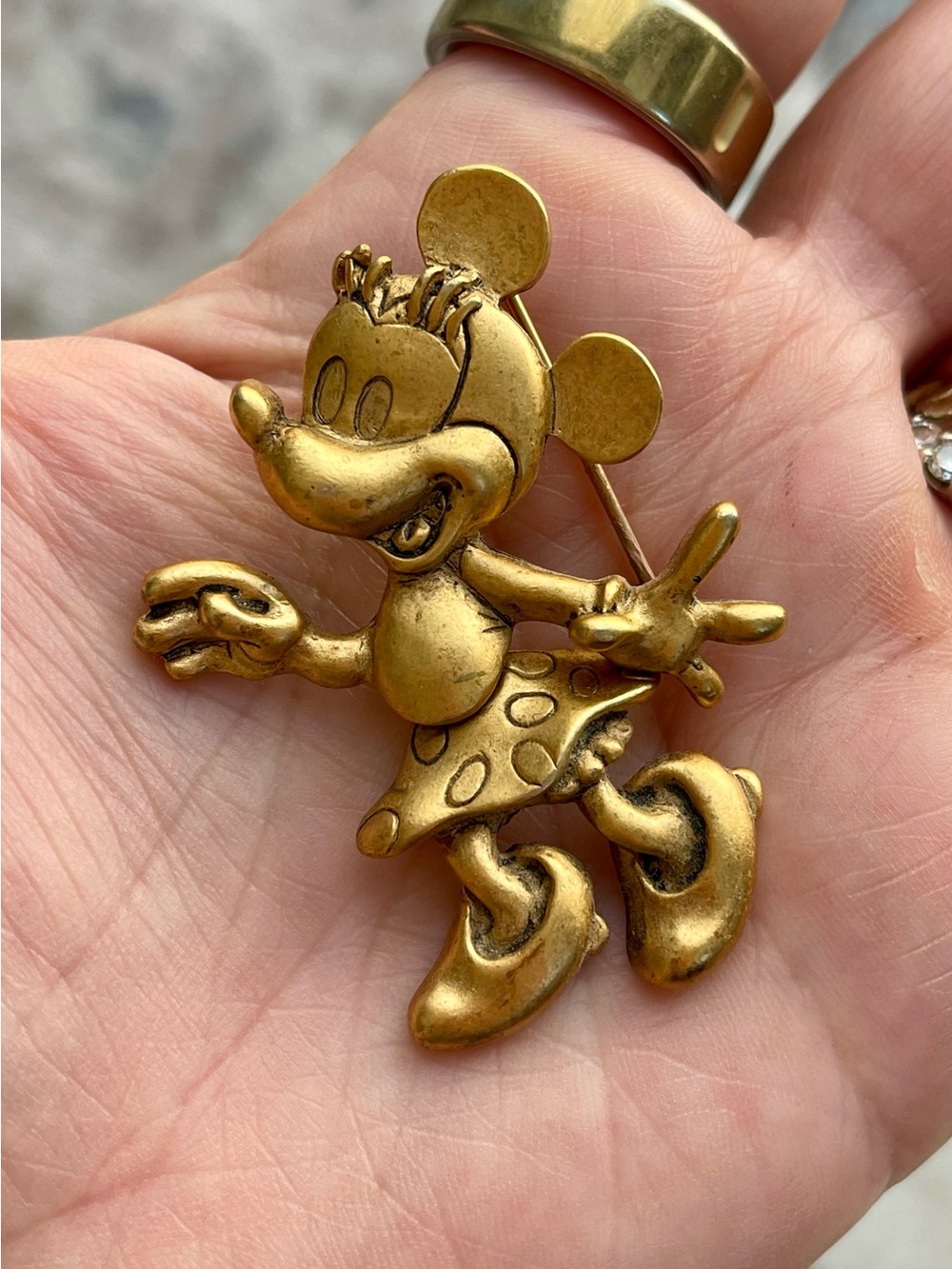 Vintage Disney Store Brushed Gold Tone  Moveable 3D Minnie Mouse Brooch Pin